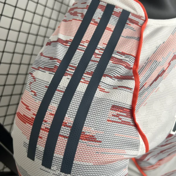 25 - 26 - Bayern Munich - Profesyonel Deplasman Forması