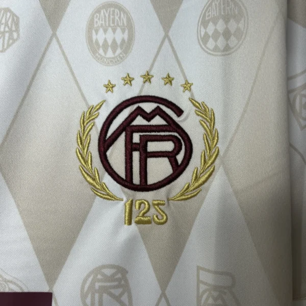 25 - 26 - Bayern Munich - Trefoil Özel  Forma