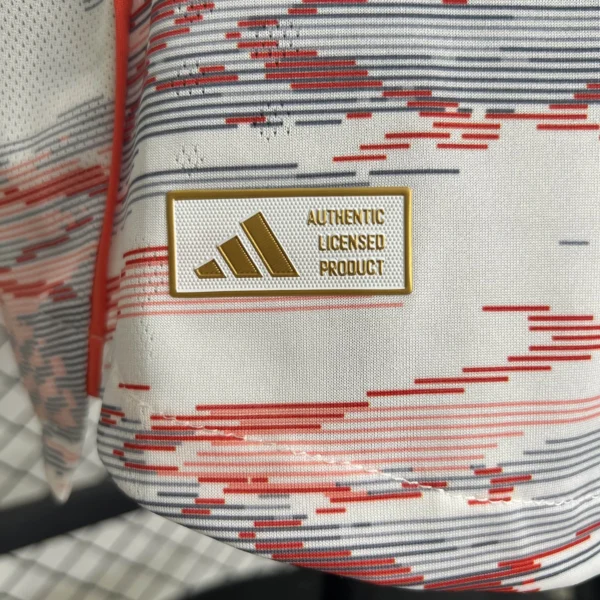 25 - 26 - Bayern Munich - Profesyonel Deplasman Forması